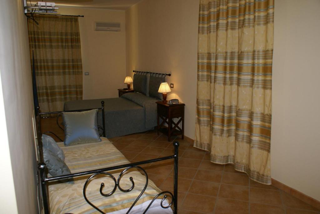 Residence Hotel La Commenda Montefiascone Buitenkant foto